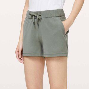Lululemon On The Fly Short *Woven *2.5" Grey Sage